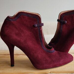 Sz 5.5 Stuart Weitzman Burgundy Suede Ankle-Strap Heels with Mauve Piping